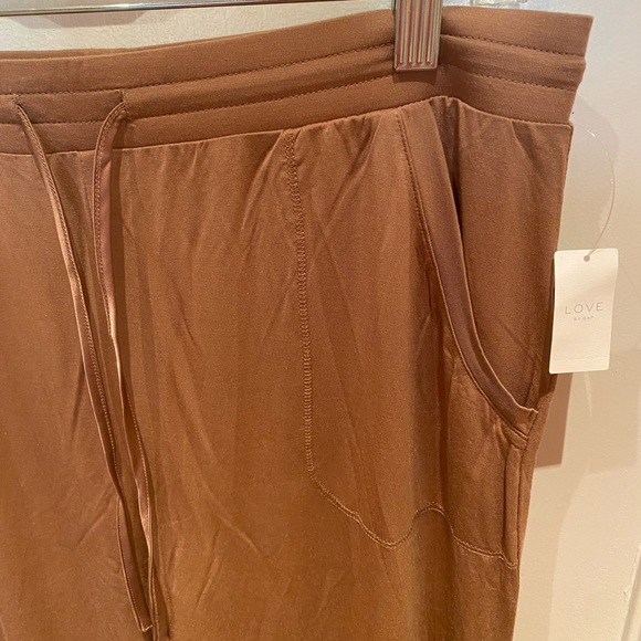 **SOLD** GAP Truesleep Joggers in Modal - Picture 13 of 15